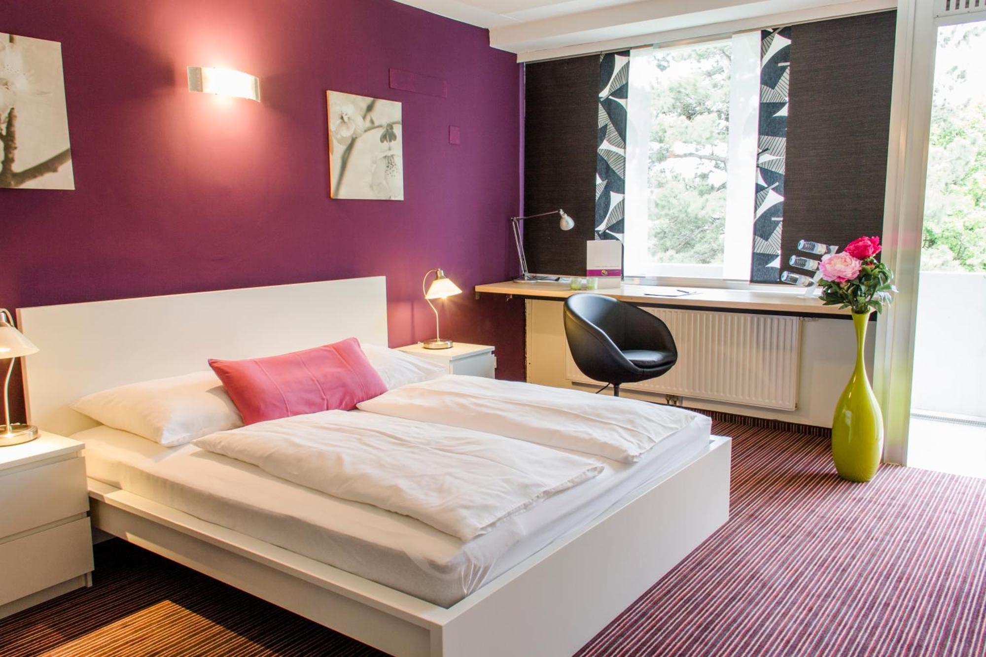 College Garden Hotel Bad Voeslau Kültér fotó