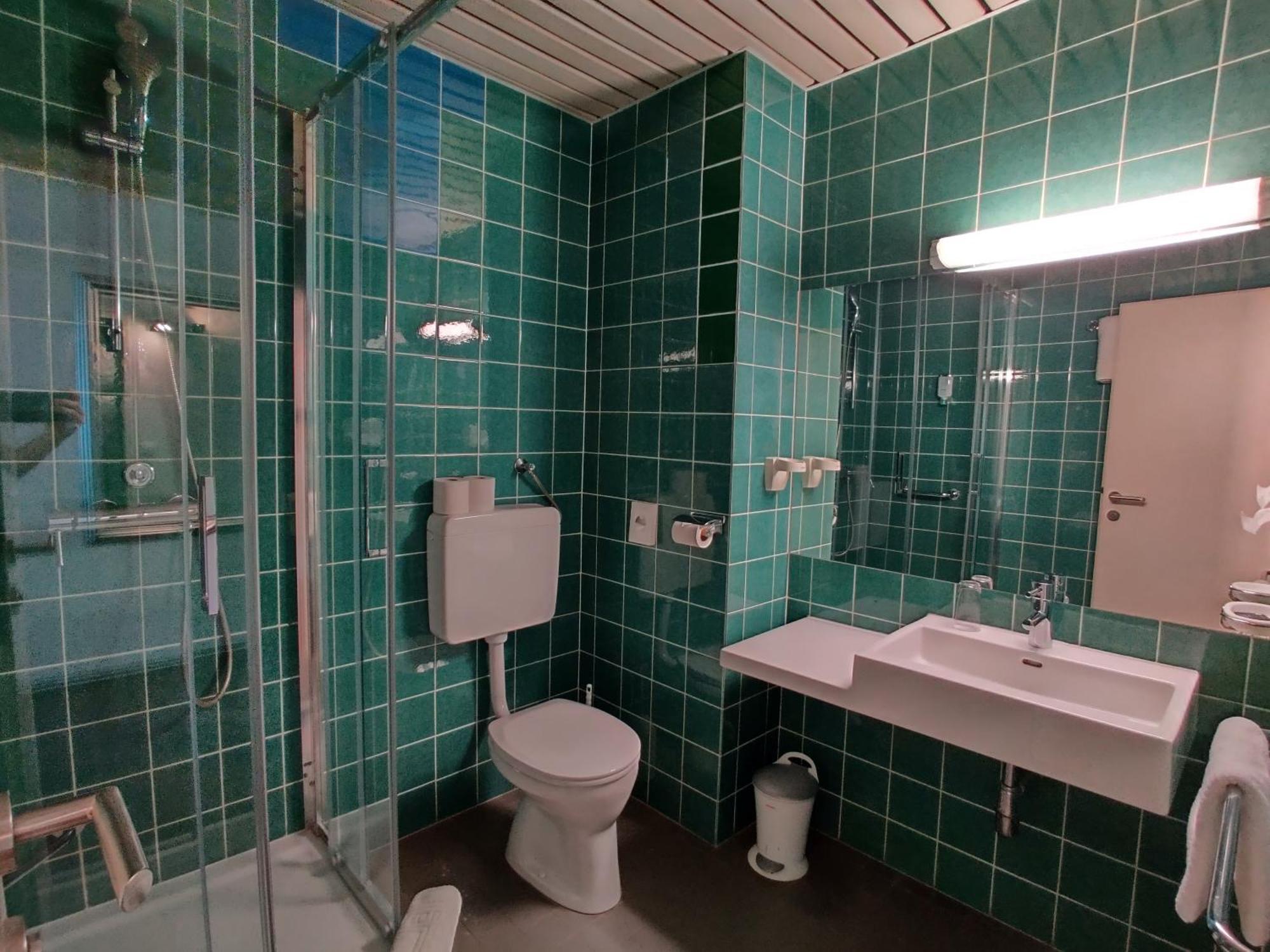 College Garden Hotel Bad Voeslau Kültér fotó