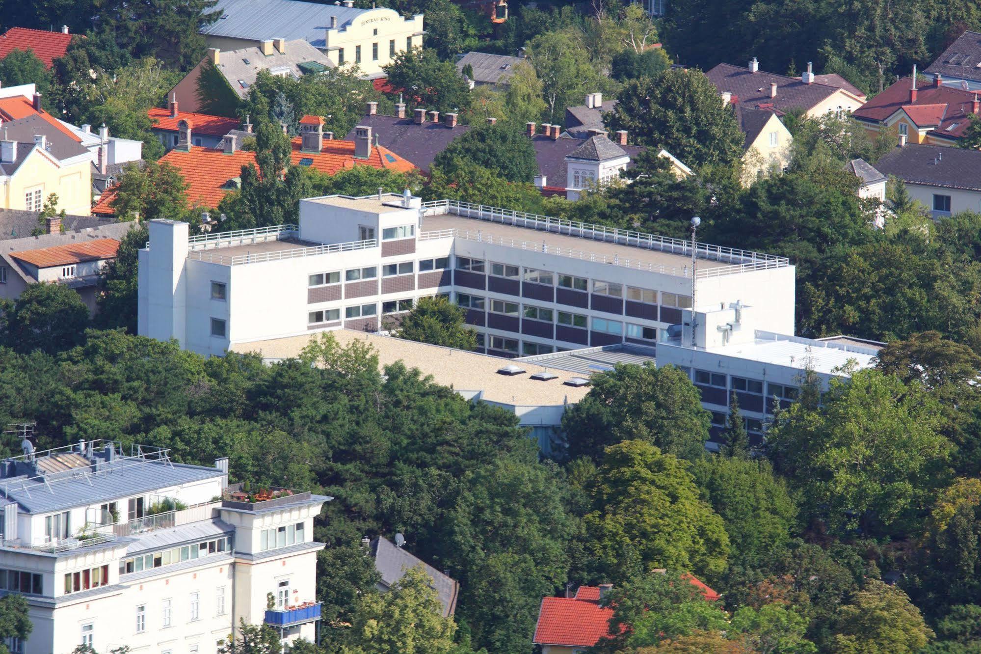 College Garden Hotel Bad Voeslau Kültér fotó