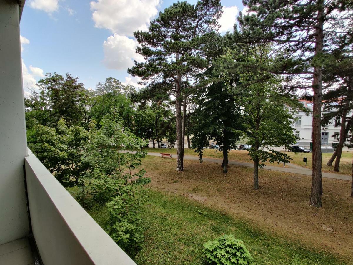 College Garden Hotel Bad Voeslau Kültér fotó